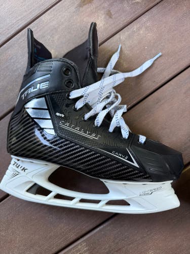 True Catalyst Pro Hockey Skates Regular Width 8 (New)