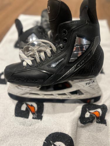 Black True Pro Custom Hockey Skates Regular Width 8 (Used)