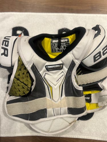 Large Junior Bauer Supreme One 40 Shoulder Pads (Used)