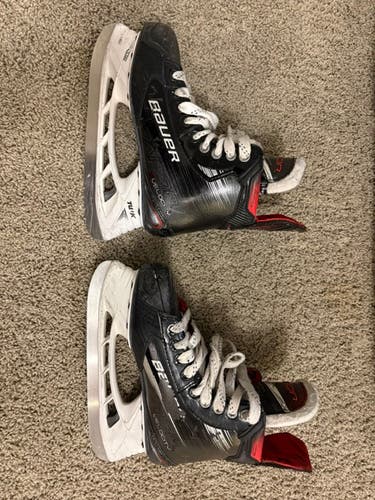 2023 Bauer Vapor Velocity Hockey Skates | Size 5 Fit 2 + Superfeet (Used)