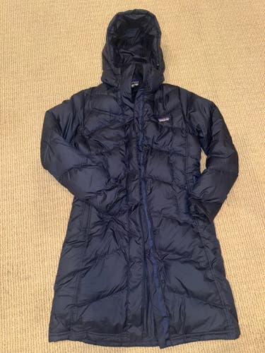 Brand-new Patagonia Women’s Jackson Glacier Parka in Smolder Blue, size Medium.