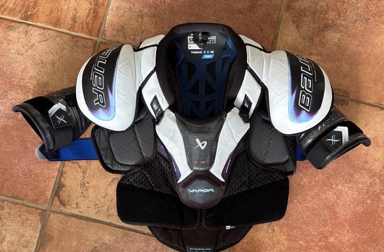Men's Medium Senior Bauer Vapor Flylite Shoulder Pads (Used)
