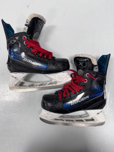 Used Bauer X Junior Hockey Skate Junior 02 11860-S000315589