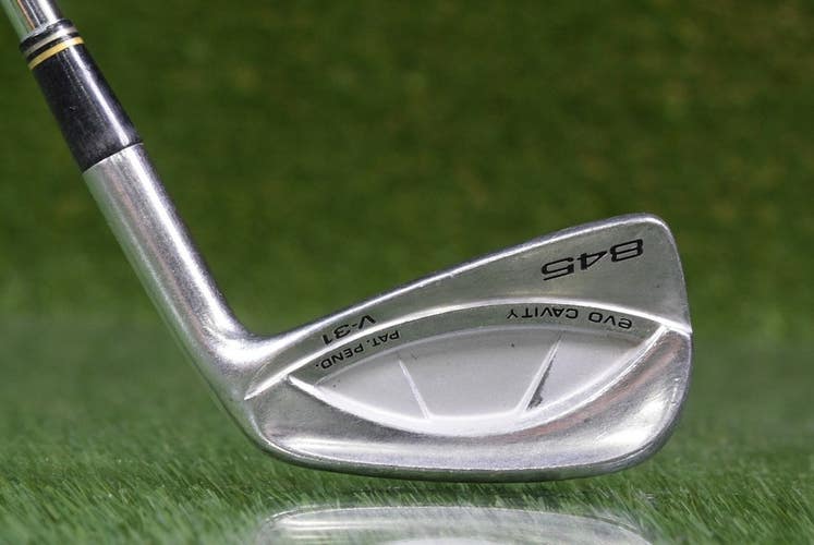 TOMMY ARMOUR 845 V-31 4 IRON W/ TRI-GOLD REGULAR FLEX SHAFT