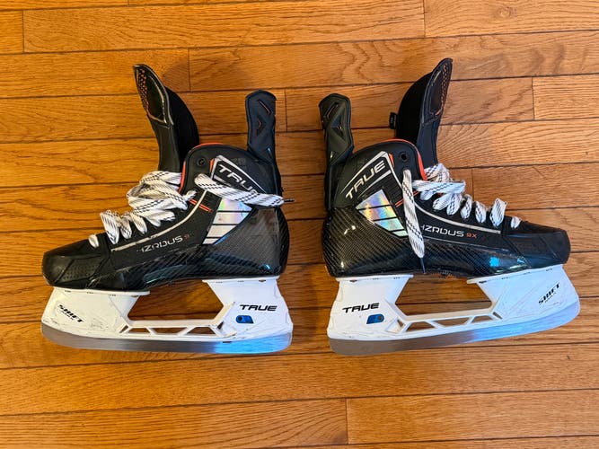 2023 True HZRDUS 9x Hockey Skates Regular Width 8 (Used)