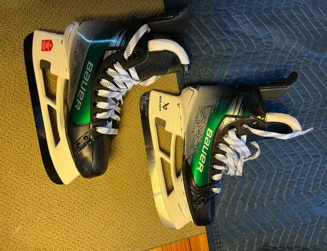 Bauer Vapor Hyperlite 2 Hockey Skates 7 fit 3 (EE) Pro Stock Traditional Eyelets Green Fly Ti