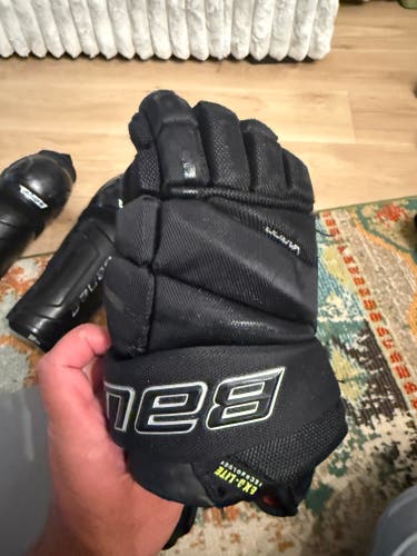 Bauer Vapor Hyperlite Gloves 11" (Used)