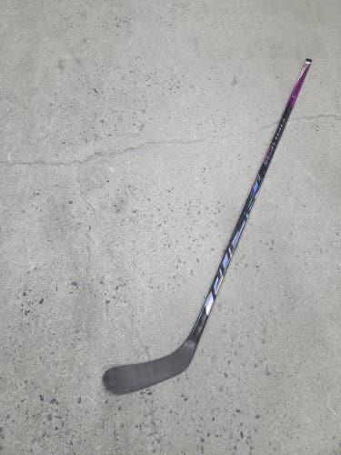 New Senior Bauer PULSE 2 Right Handed Hockey Stick P28 77 flex