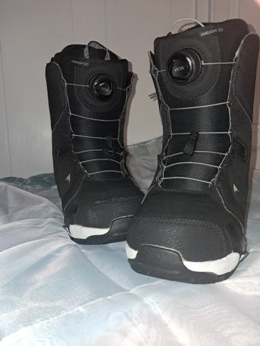 Women's Size M 6.5 (W 7.5) Burton Limelight Step On Snowboard Boots Medium Flex All Mountain (Used)