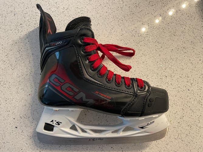 CCM JetSpeed FT890 Hockey Skates Regular Width Size 3 (Used)