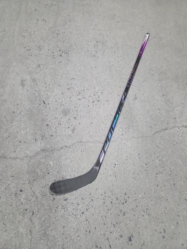 New Junior Bauer PULSE 2 Right Handed Hockey Stick P28 50 flex