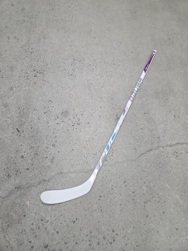 New Junior Bauer PULSE 2 Right Handed Hockey Stick P28 40 flex