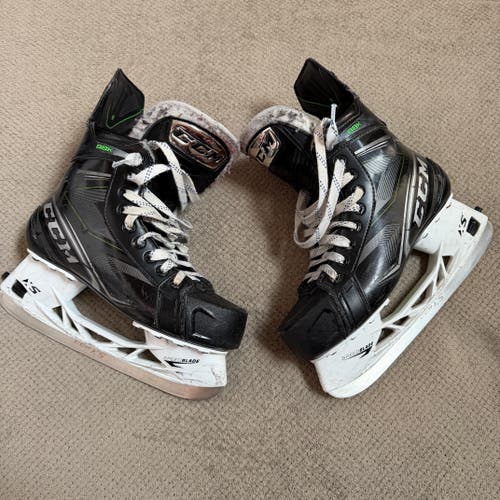 Black CCM Ribcor 88K Hockey Skates Regular Width 6 (Used)