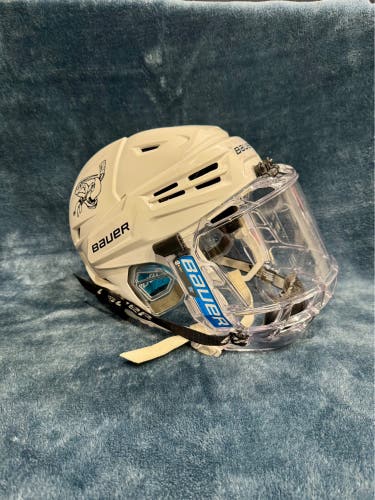 Medium Bauer Helmet with Concept 3 face mask /Re-Akt 65