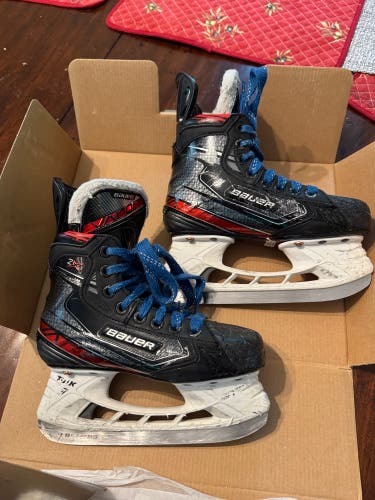2019 Bauer Vapor 2X Hockey Skates Regular Width Size 1 (Used)