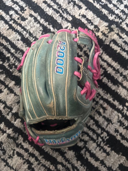 2024 Wilson A2000 RH Infield Baseball Glove 11.5" (Used)