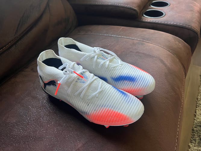 White Unisex Size M 6.0 (W 7.0) Puma Future Cleats (New)