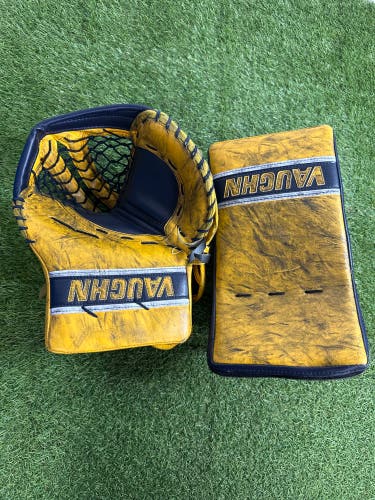 Senior Vaughn Velocity V10 Goalie Gloves & Blockers Regular Pro Stock (Used)