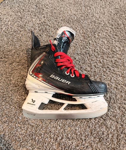 Black/White 2025 Bauer Vapor Fly40 Hockey Skates Regular Width Size 4.5 (Used)