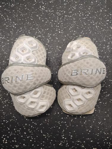 Used Brine TRIUMPH 2 Lacrosse Arm Pads/Guards White Senior 11849-S000044161