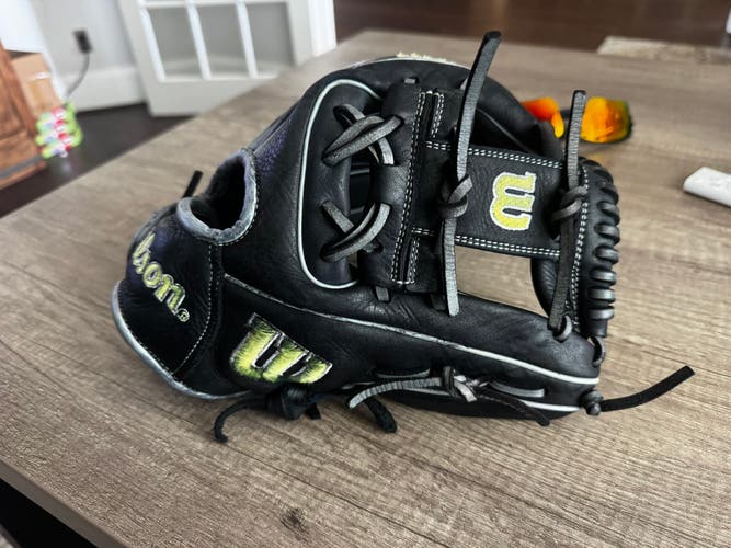 Wilson A1000 RH Infield Baseball Glove 11.5" (Used)