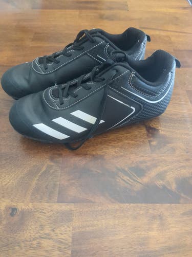 Black Kids 2.5Y (Big Kids / Youth) Adidas Cleats (Used)