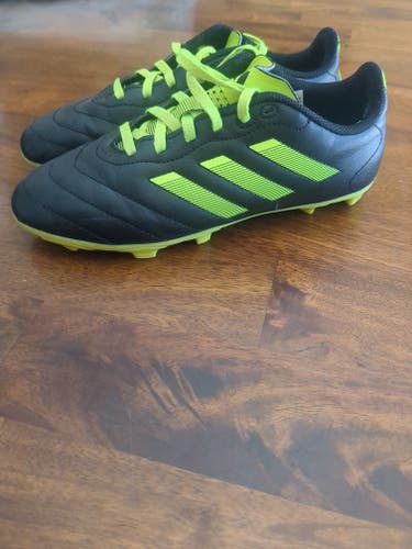 Kids 4.5Y (Big Kids / Youth) Adidas Cleats (Used)