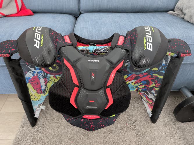 Large Intermediate Bauer Vapor 3X Shoulder Pads (Used)