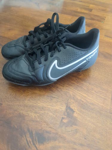 Kid's 3.5Y (Big Kids / Youth) Nike (Used)