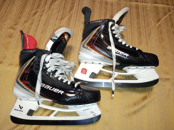 Mint! 2025 Bauer Vapor Flypro Skates 8.5 - R FIT 3 (Used) with Fly-Ti blades & Aetrex Orthotics
