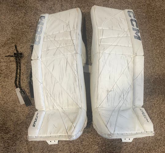 32" CCM Extreme Flex E6.9 Goalie Leg Pads (Used)