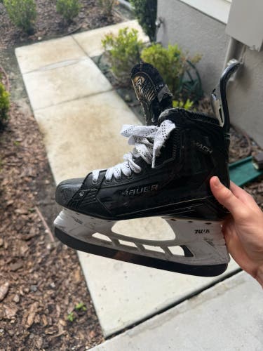 2022 Bauer Supreme Mach Hockey Skates 6.5 (Used)