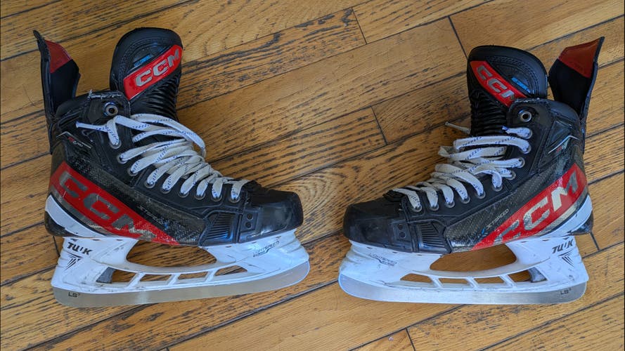 2023 CCM JetSpeed FT6 Pro Hockey Skates Regular Width Pro Stock 9 (Used)