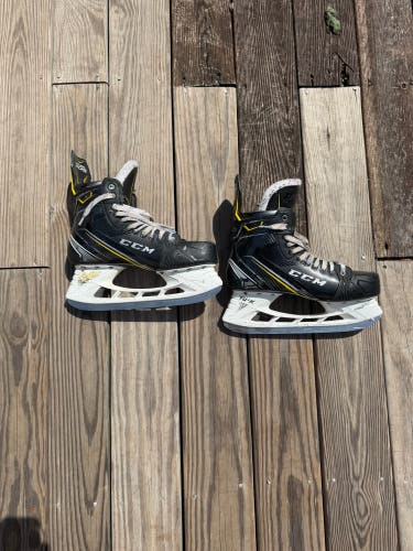 2018 CCM Super Tacks AS1 Hockey Skates Regular Width 10.5 (Used)