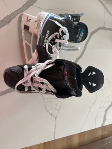 Black/Gray 2025 Bauer Vapor Flylite Hockey Skates Regular Width Size 3.5 (Used)