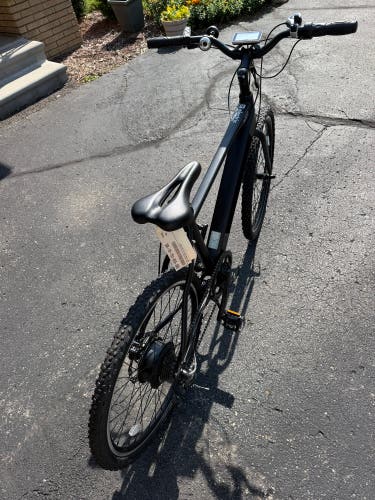Excellent like new GenZe e101 18” Sport Black Electric Bike with (4) Brand new Batteries!