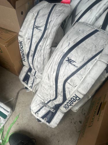 32" Reebok XLT 28 Goalie Leg Pads (Used)