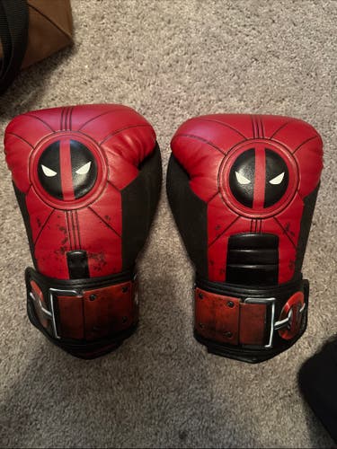 Hayabusa Marvel Deadpool 12oz Gloves Official Excellent Condition