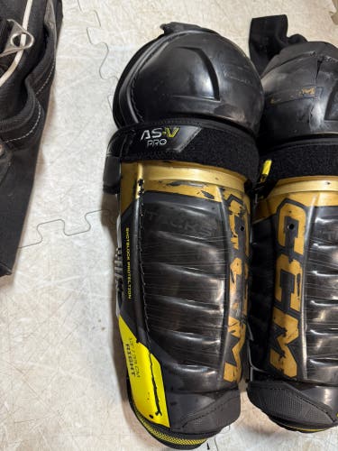 Intermediate CCM Tacks AS-V Pro 13" Shin Pads (Used)