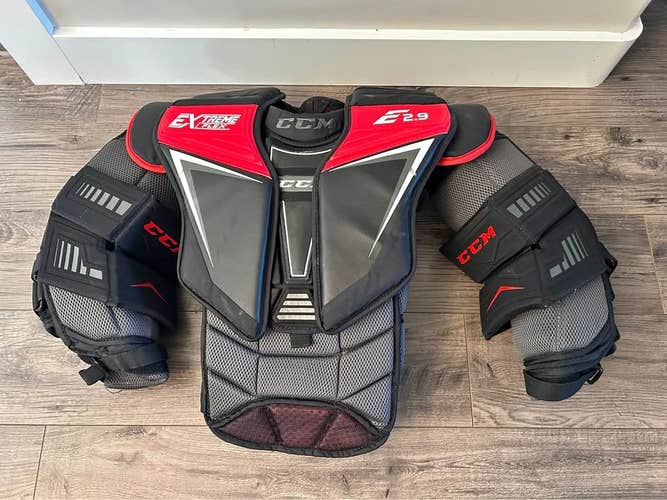 CCM Extreme Flex Shield E2.9 Goalie Chest Protector (INT Small)