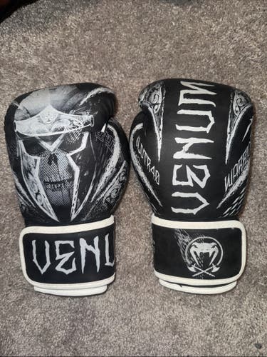 Venum Gladiator 4.0 8oz Boxing Gloves (Black/White)