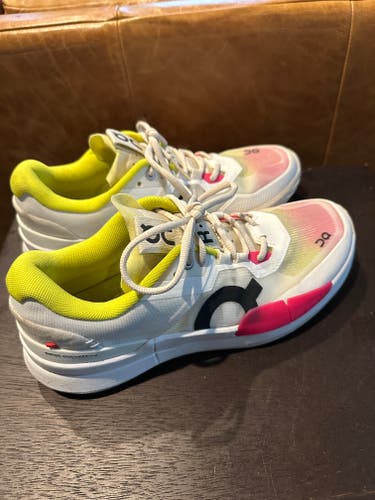 ON “The Roger” Pro 2 tennis shoes