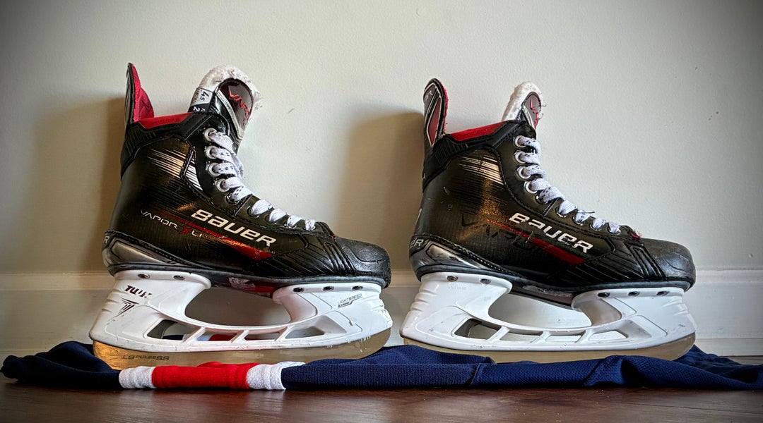 Black Bauer Vapor 4 Hockey Skates Regular Width Size 4.5 (Used)