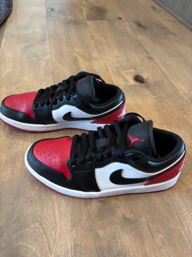 Red Unisex Size 7.0Y Big Kids/Youth Air Jordan 1 “Bred Toe” Low Shoes (Used)