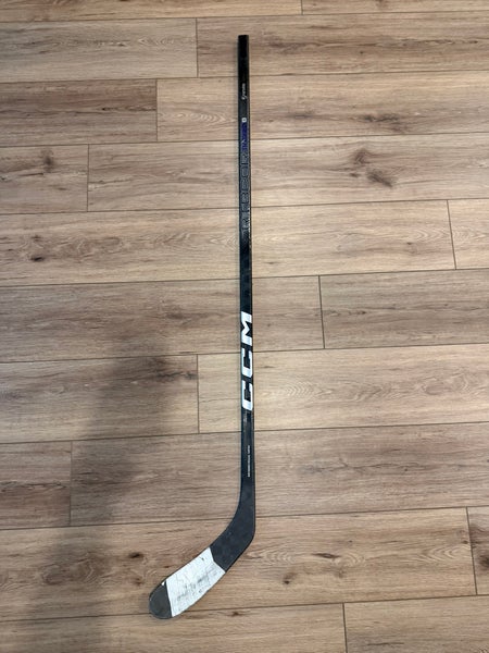 Junior CCM Ribcor Trigger 8 Right Handed Hockey Stick P28 40 Flex (Used)