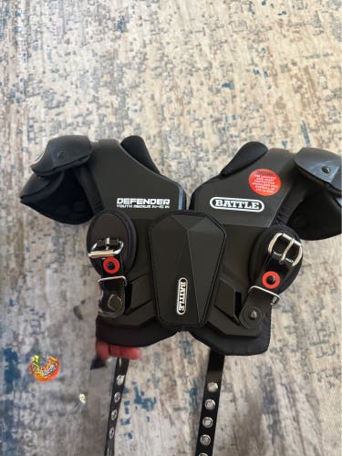 Medium Youth Battle Defender Shoulder Pads (Used)