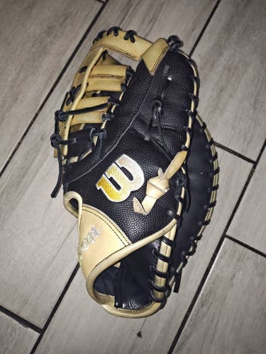 Wilson A2000 RH First Base Baseball Glove 12.5" (Used)