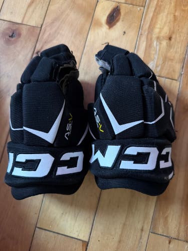 CCM AS-V Pro Gloves 9" (Used)