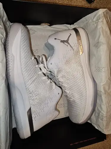 Men's Size M 9.0 (W 10.0) Air Jordan Shoes (New)