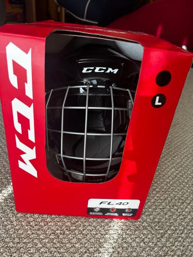 Junior Large CCM FitLite 40 Helmet (Never used)